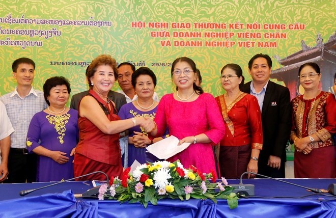 Vientiane conference links VN, Laos firms