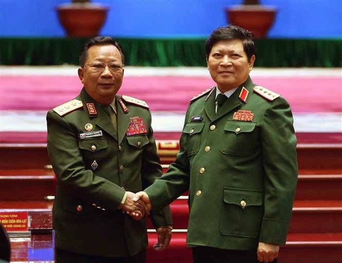 Laos bestows honours on Việt Nam People’s Army