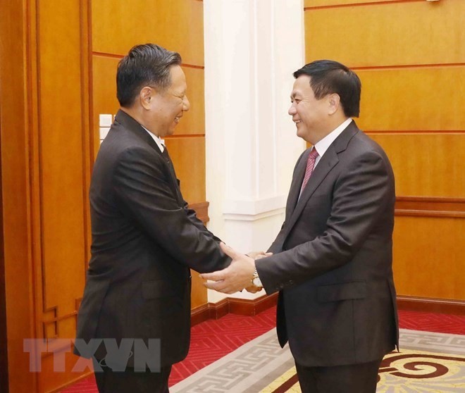Vietnamese, Laos theoretical officials meet