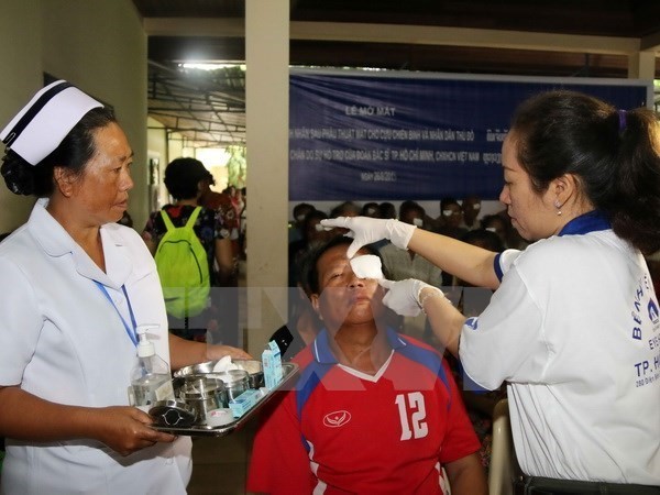 Vietnamese, Laos provinces enhance medical cooperation