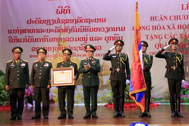 Việt Nam confers Gold Star Order on Lao People’s Army