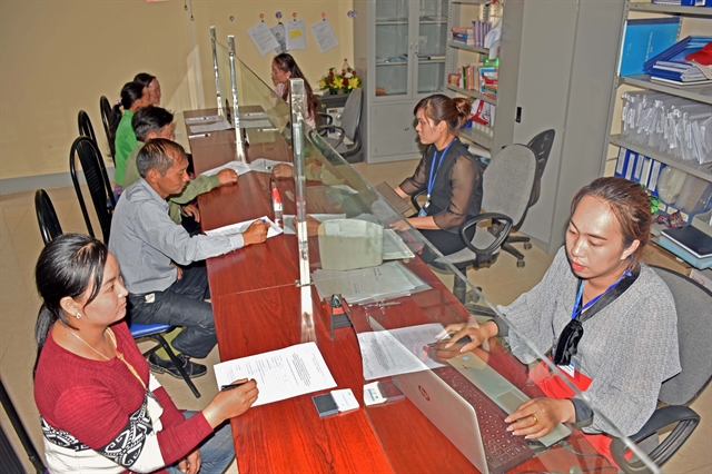 Lao nationals in Sơn La granted Vietnamese citizenship