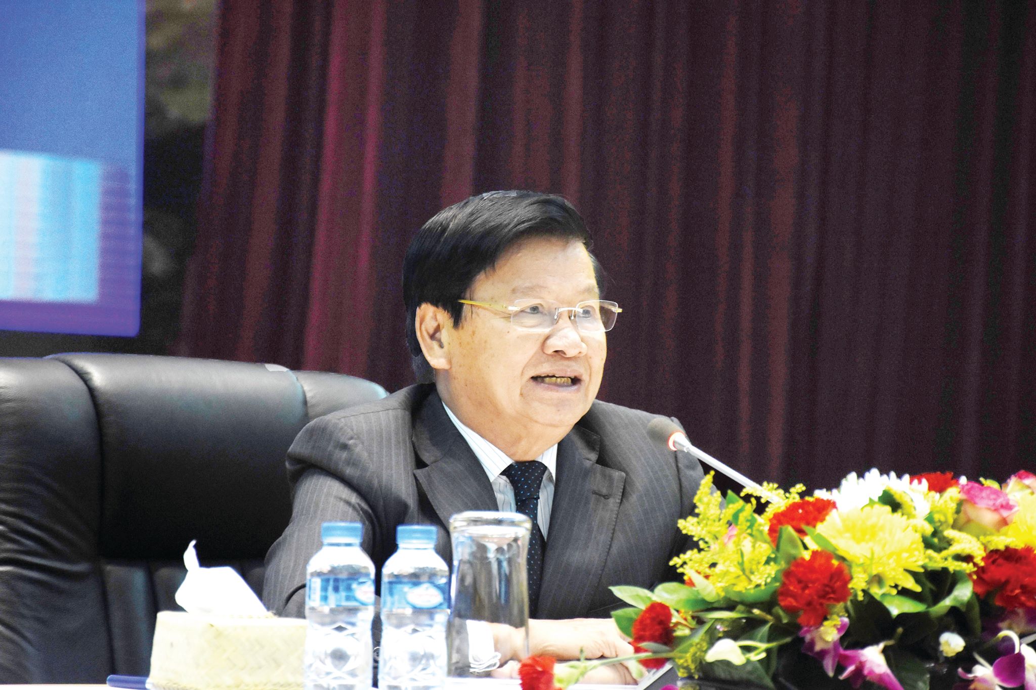 Laos' PM calls for cooperation to address business barriers