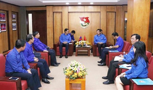 Vietnam, Laos youth unions look to enhance cooperation