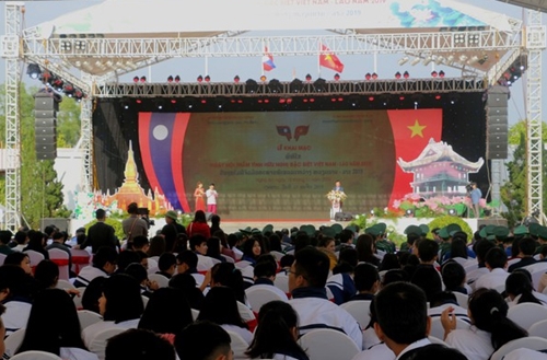 Festival features Vietnam-Laos special ties