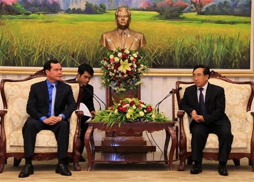 Vietnam, Laos bolster trade union cooperation