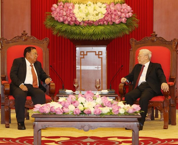Party, State leader Nguyen Phu Trong welcomes Lao counterpart