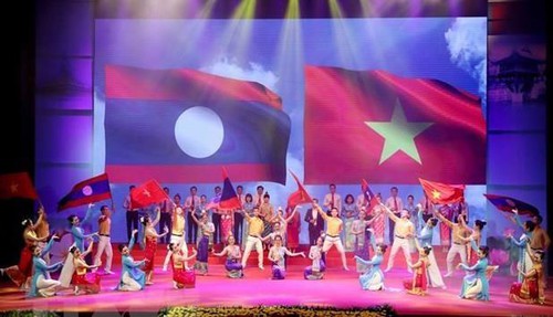 Over 1,000 artists attended Vietnam - Laos cultural exchange