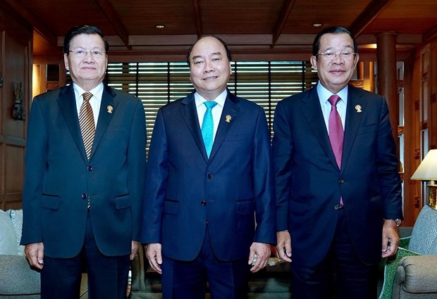 Vietnamese Prime Minister meets with Lao, Cambodian counterparts