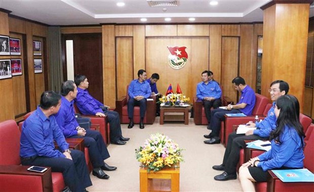 Vietnam, Laos youth unions look to enhance cooperation