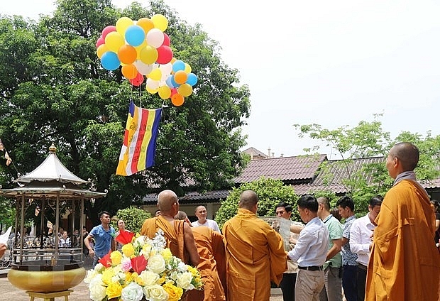 Vietnamese in Laos celebrate the Buddha’s 2563rd birthday