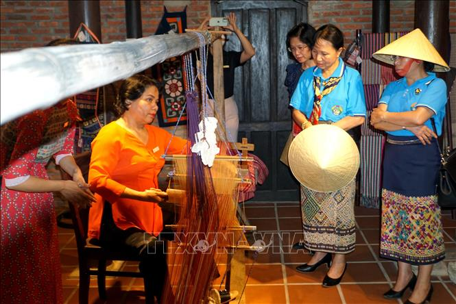 Vietnam-Laos Women's Union Enhances Bilateral Cooperation