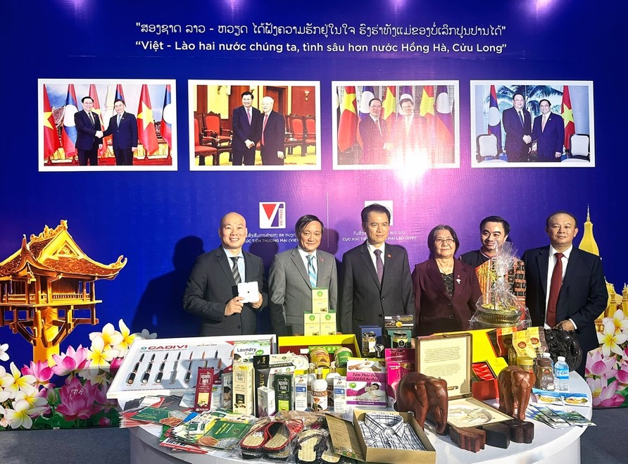 Vietnam-Laos Leverage Digital Transformation to Boost Trade Promotion
