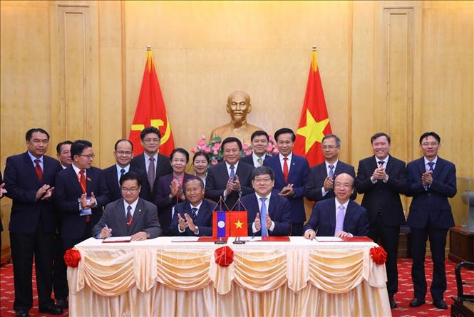 Signing Ceremony of Vietnam - Laos Scientific Cooperation Agreement