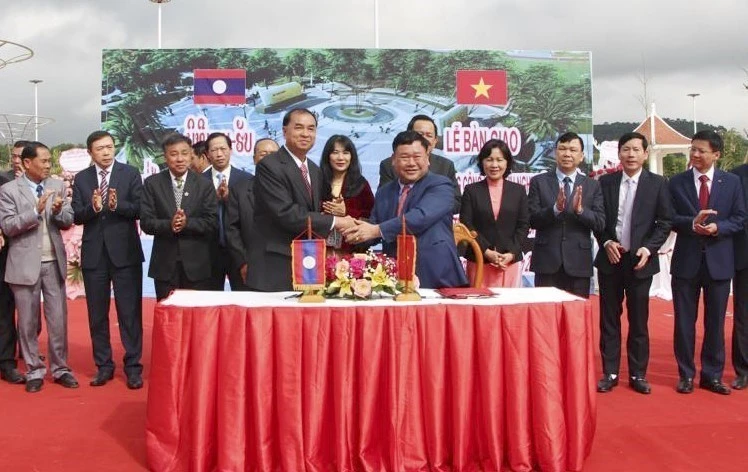 Celebrating the Inauguration and Handover of Vietnam - Laos Friendship Park