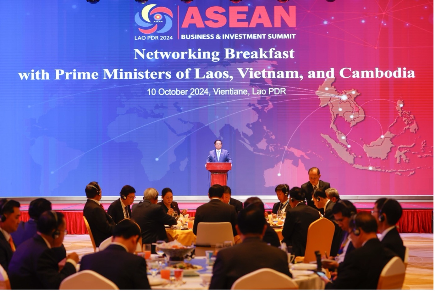 Prime Minister Calls for Strengthening Economic Ties among Vietnam, Laos, and Cambodia