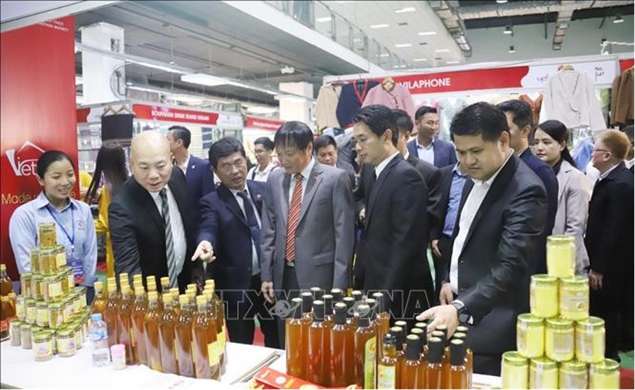 Hundreds of Businesses Participate in the 2024 Vietnam-Laos Trade Fair