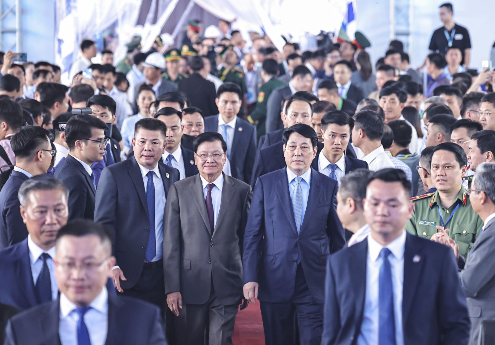 Anchoring Friendship, Expanding Horizons: Vietnam and Laos Celebrate New Milestone with the Inauguration of Wharf No. 3