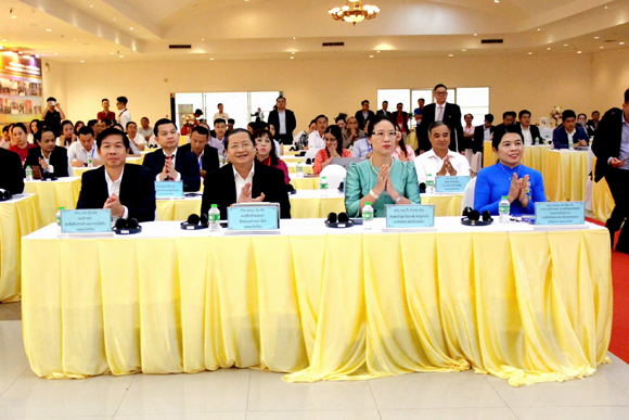 Vietnam and Laos Deepen Trade and Investment Cooperation