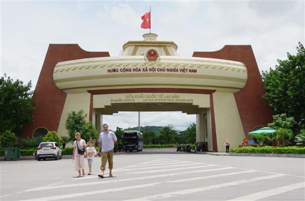 Vietnam–Laos Trade Surges to Nearly USD 1 Billion in Q1 2025